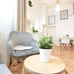 Apartment Hidden Gem In With Free Parking *