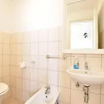 Hidden Gem In With Free Parking Apartment