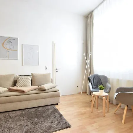 Hidden Gem In With Free Parking *