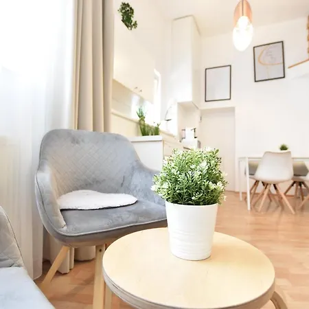 Apartment Hidden Gem In With Free Parking *