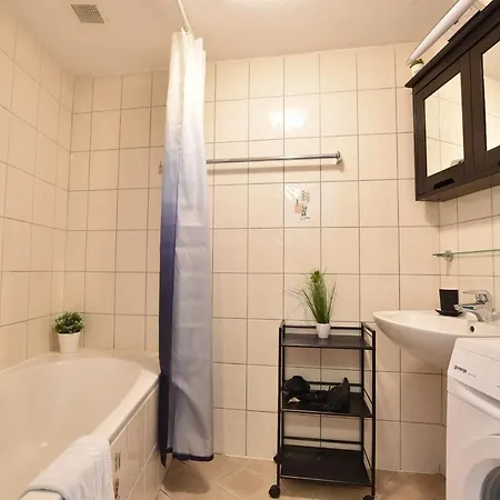 Hidden Gem In With Free Parking Apartment